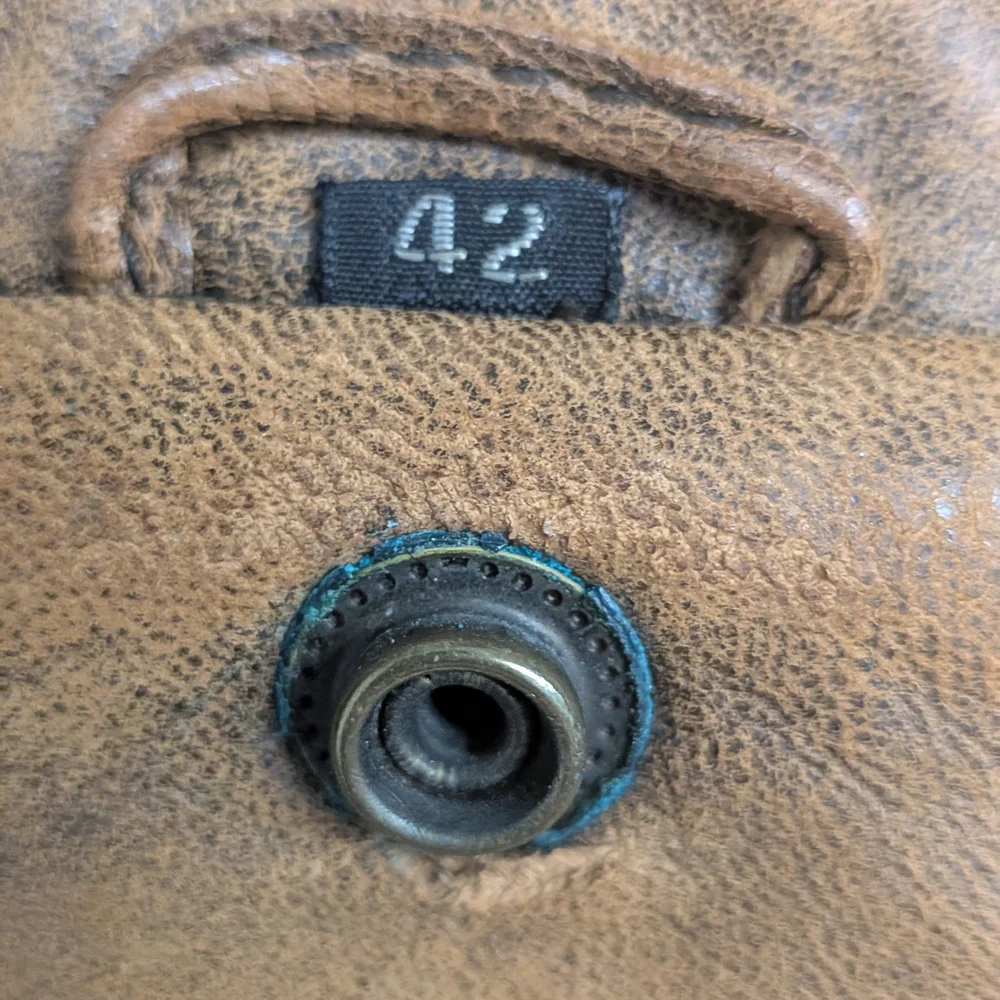 Men's Leathertown '88 Distressed Brown Leather Bomber Jacket Size L/42 - Picture 13 of 16